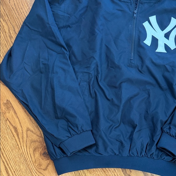 New York Yankees Majestic Windbreaker Jacket. Size Large. Like New Condition. - Picture 9 of 15